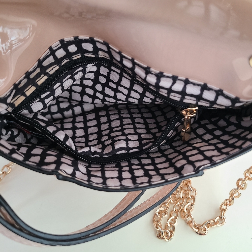 Urban Expressions Wristlet With Chainlink Shoulder Strap - Picture 6 of 8
